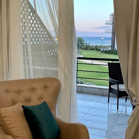 Apartment Blue Retreat By The Sea Vokolidha