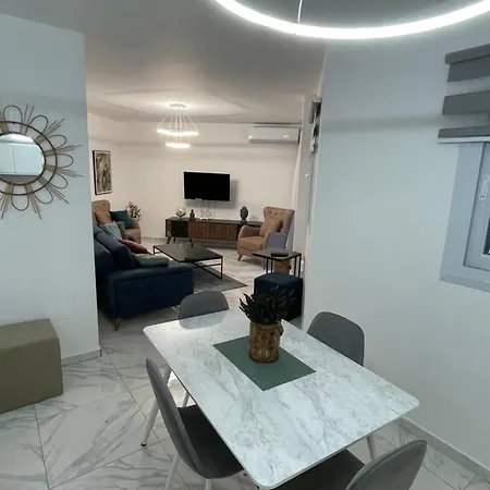 Blue Retreat By The Sea Apartment