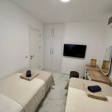Blue Retreat By The Sea Apartment Vokolidha