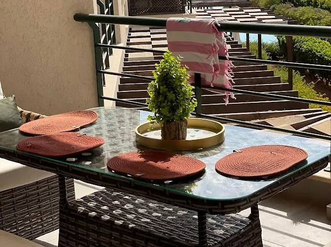 Retreat By The Sea *