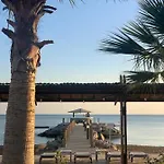 Apartamento Retreat By The Sea Vokolidha