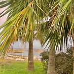 Retreat By The Sea Apartamento Vokolidha