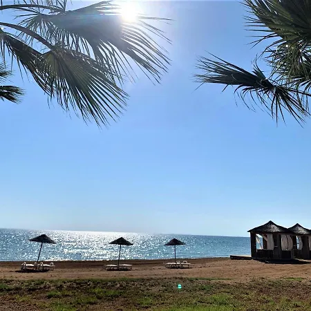 Apartment Retreat By The Sea Vokolidha