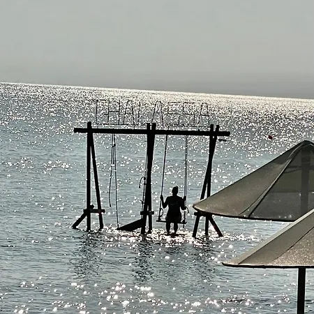 Retreat By The Sea Апартаменты