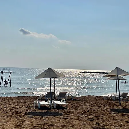 Blue Retreat By The Sea Vokolidha