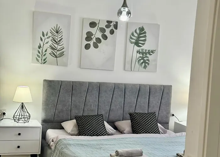 Apartment Retreat By The Sea *